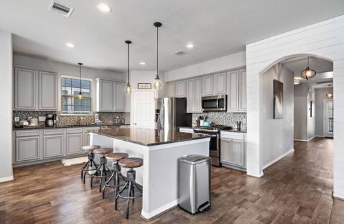 El Lago House | Charming Seabrook Retreat, Close to the Bay
