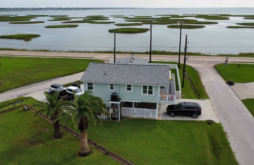 Jamaica Beach House | Charming Snowbird Rental with 3 bedrooms 2 Bathrooms in Jamaica Beach, TX