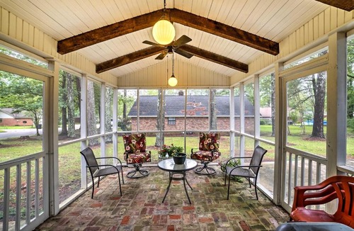 Starkville House | Charming Starkville House with Yard - 2 Mi to MSU!