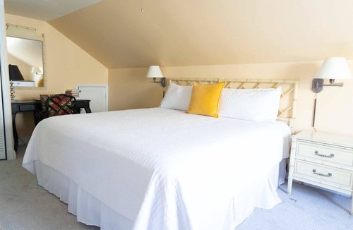 Faubourg Marigny Hotel | Charming Three Bedroom Cottage - Located in the historic B &W Courtyards Inn
