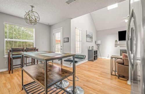 Myrtle Grove Apartment | Charming Urban Family Home near Beaches & Downtown