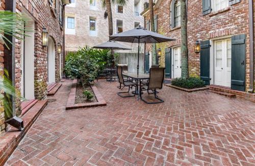 French Quarter Apartment | Chateau Orleans