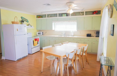 Oscar Cottage | Cheap rates on False River! Summer dates available!