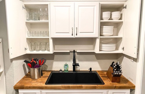 New Warrington House | Cheerful 2-bedroom house with lighted patio
