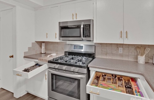 Broadmoor House | Cheerful and chic- newly renovated home 4br/3b