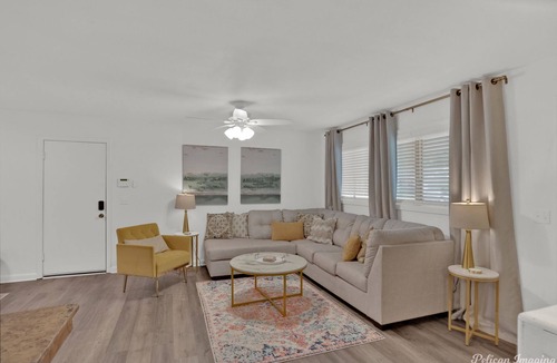 Broadmoor House | Cheerful and chic- newly renovated home 4br/3b