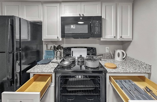Addison Apartment | Chic 1-bedroom corporate apartment with WiFi, fitness room in cool Addison
