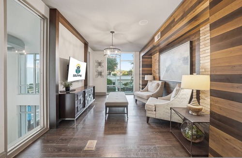 Courier City - Oscawana Apartment | Chic 2BR w Pool Pet-friendly Unit 14