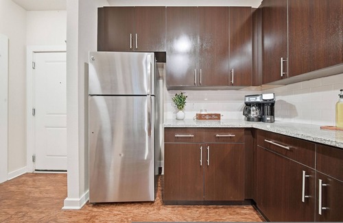 Courier City - Oscawana Apartment | Chic 2BR w Pool Pet-friendly Unit 14