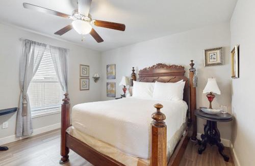 Southeast Pensacola House | Chic Coastal Cottage