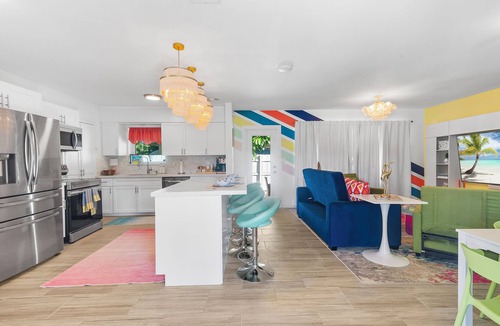 Wilton Manors House | Chic Getaway Near Wilton Drive l Heated Pool
