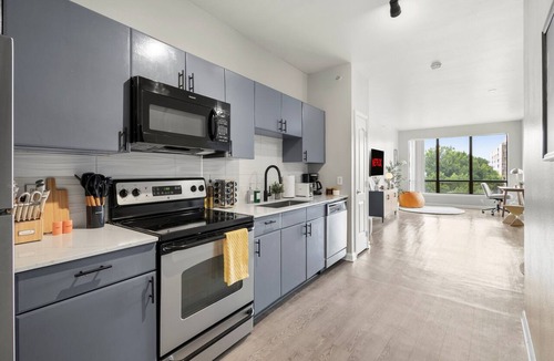 Far North Dallas Apartment | Chic stay in the Heart of Dallas