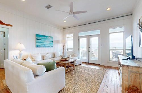 Dauphin Island House | Chic Waterfront Dauphin Island cottage on white sandy beach