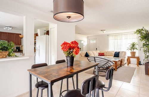 Royal Palm Beach House | ChristianBNB For Teams Groups & Leaders Sleeps 8+