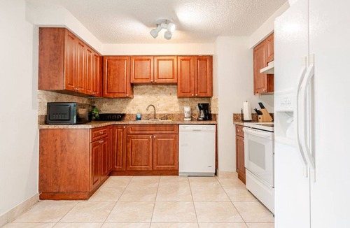 Royal Palm Beach House | ChristianBNB For Teams Groups & Leaders Sleeps 8+