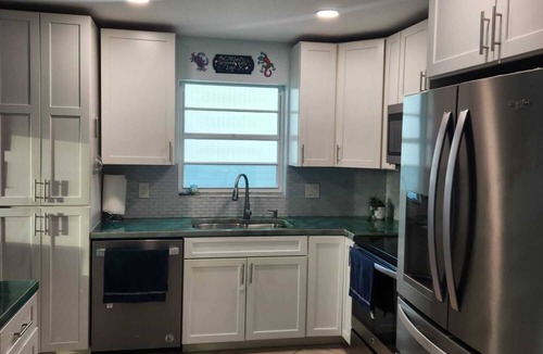 Big Pine Key House | Christmas in the FL Keys! Stunning sunsets, beaches 10 min away, Fishing!