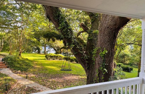Laurel House | Cici's Guest House