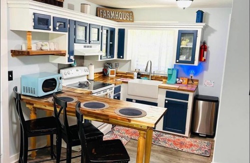 Laurel House | Cici's Guest House