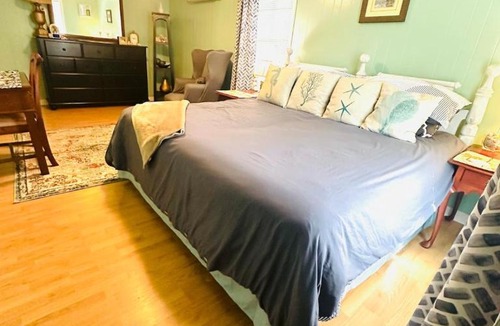 Laurel Apartment | Cicis Hilltop Haven