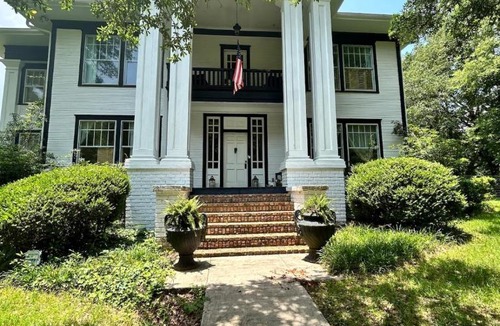 Laurel Apartment | Cicis Hilltop Haven