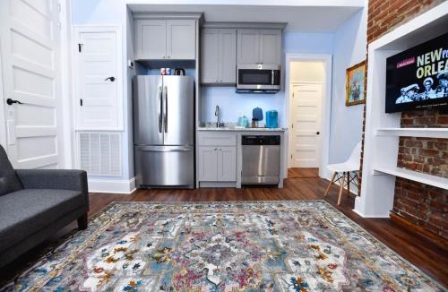 Seventh Ward House | Claiborne Historic Getaways Guest House-economy rear unit With Pool