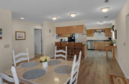 Seacrest House | Classic Beach Retreat, Steps to Beach + Free Attraction Tickets!