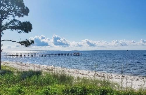 Carrabelle House | Classic coastal cottage with screened deck hammock & washer&dryer