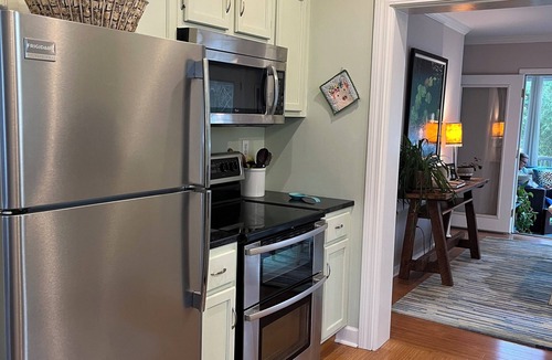 Fairhope Cottage | Classic Cottage in walking distance to historic Fairhope