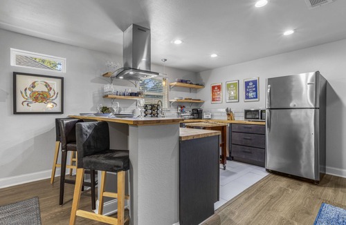 Gulfport Cottage | Classic Cottage just mins to the Beach and Downtown!