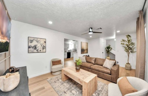 La Porte House | Clean & Modern/La Porte Tx/Perfect for work stays