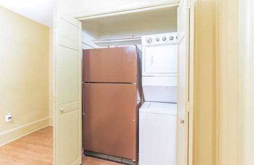 East of Broadway Apartment | Clean Safe Comfortable Housing - heart of the city