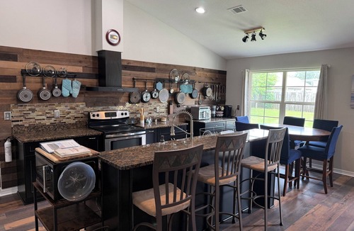 Lillian House | Clever's Corner 4-bedroom house in Lillian close to beaches and attractions