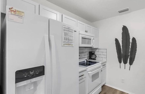 Emerald Waters Village Condo | Close To Beach! Pet Friendly! Free Seasonal Activities! Cross Creek 64 # 28D!