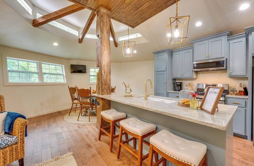 Lafayette Cabin | Close to Lake Martin! Secluded Couple’s Yurt