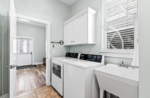 Sugarwood Beach House | Close to Seaside and Beach, Heated pool, 6 seater Gem Cart, pet friendly
