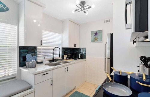 Indian Harbour Beach Apartment | Close to the beach! Pool, gym, BBQ, *no pet fee*, LCO @ 6 pm