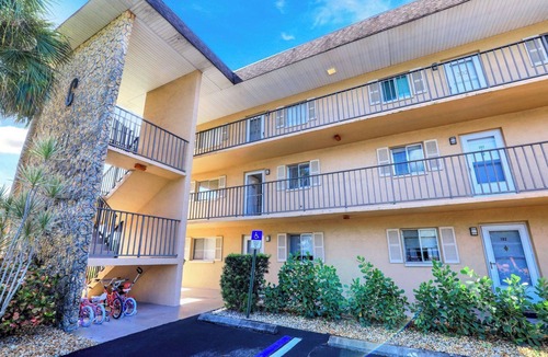 Lely Golf Estates Condo | Close to world class beaches! 3.5 mi to 5th Ave restaurants & shopping.