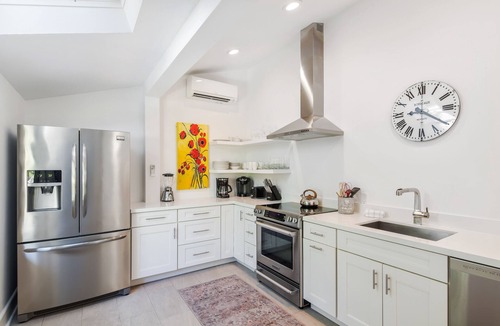 Downtown House | ~ CLOUD 9 ~ It's heaven on earth in this 3B/3BA lavish home with pool/parking
