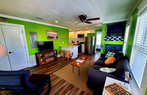 Mexico Beach House | Clown Fish Cottage - Pet Friendly with King Bed