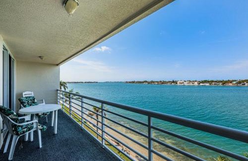 St. Petersburg House | Club Bahia Splendid Views of Boca Ciega Bay