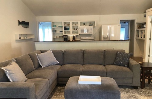 Long Beach Cottage | Coastal Breeze Cottage- walk to beach, restaurants, harbor, downtown!