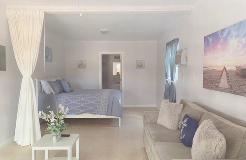 West Park Apartment | Coastal Cabana