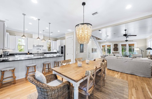 Forest District House | Coastal Charm Awaits! 4BR Pet-Friendly Home, 6 Seater Golf Cart, Bikes. Your Perfect 30A Getaway!