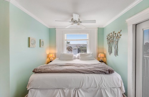Santa Rosa Beach House | Coastal condo with pool, near deck and dining, close to beach