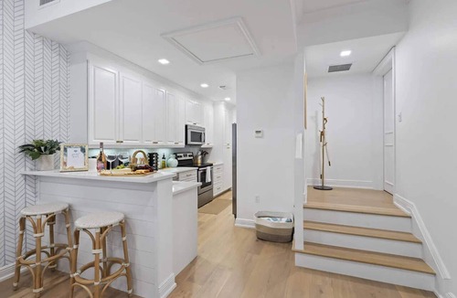 Palm Beach Apartment | Coastal condo w/oceanfront & walk to Worth Ave