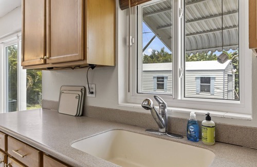 Jensen Beach House | Coastal Cottage 8 min Drive to Downtown & Beaches!