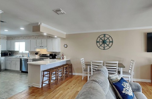 Toilla Segunda House | Coastal Cottage | Pet Friendly, Private Pool + Short Walk to the Beach!