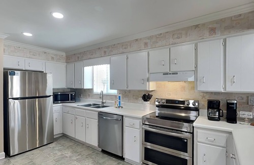 Toilla Segunda House | Coastal Cottage | Pet Friendly, Private Pool + Short Walk to the Beach!