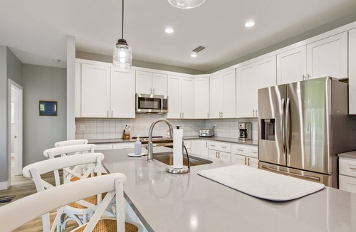 Thomas Drive House | Coastal Cove | 4BR Luxury Home, Walk to Beach, BBQ Patio, Beach Gear Provided