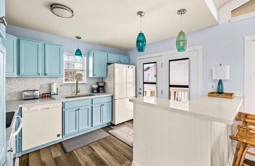 Jamaica Beach House | Coastal/Cozy- Steps to the sand and sea